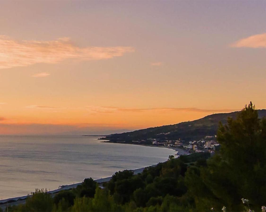 Casa Vacanze Il Paese Dipinto Монтеджордано Екстериор снимка
